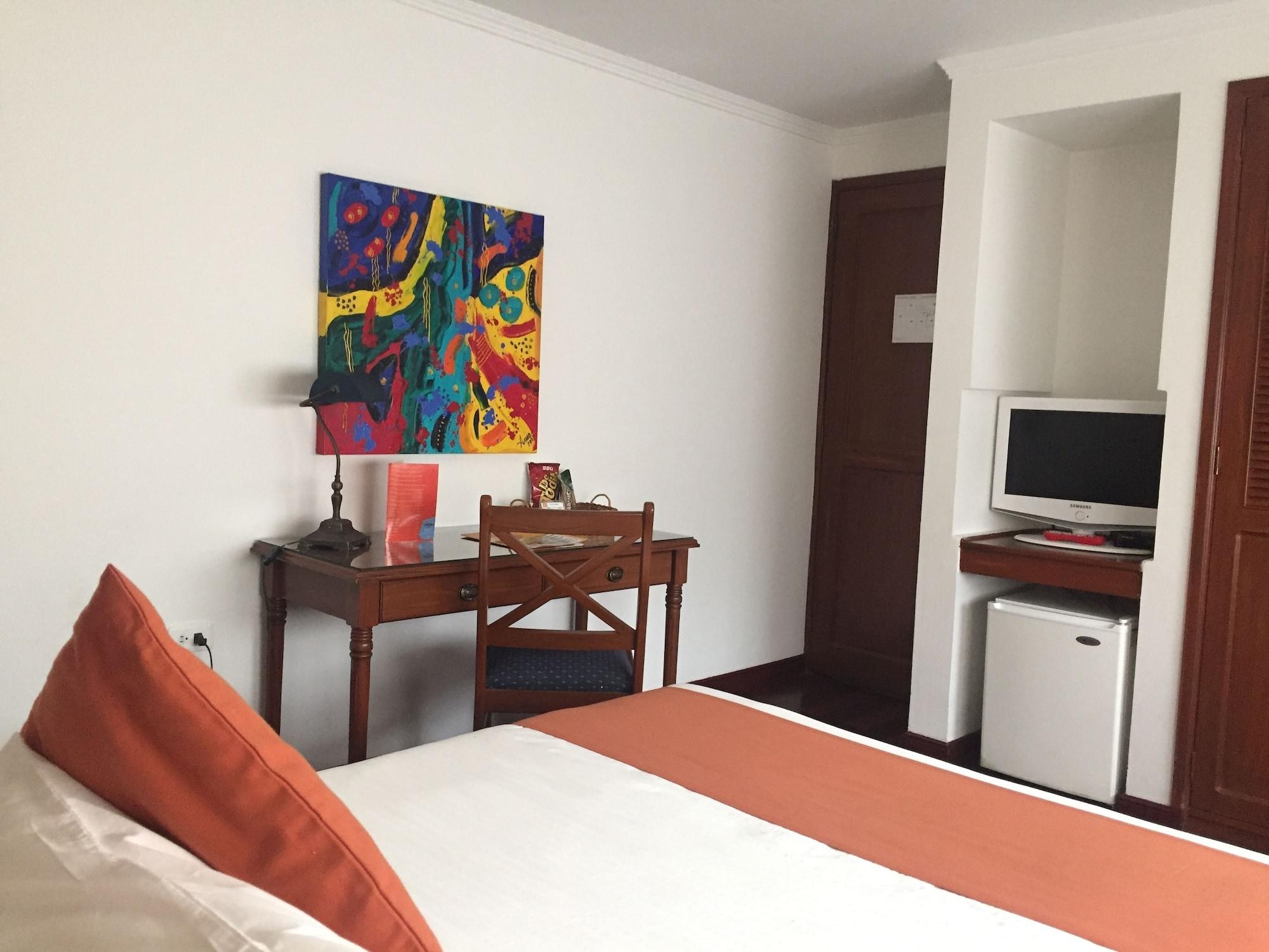 Hotel Emaus Bogota Exterior photo