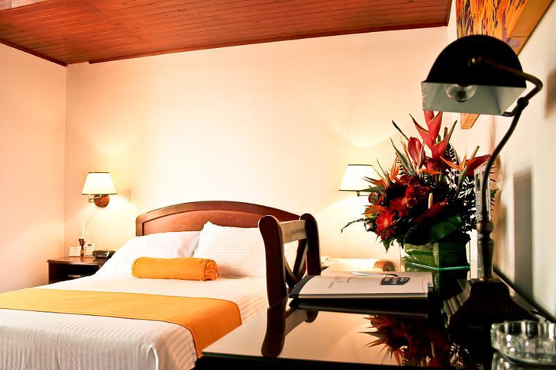 Hotel Emaus Bogota Exterior photo